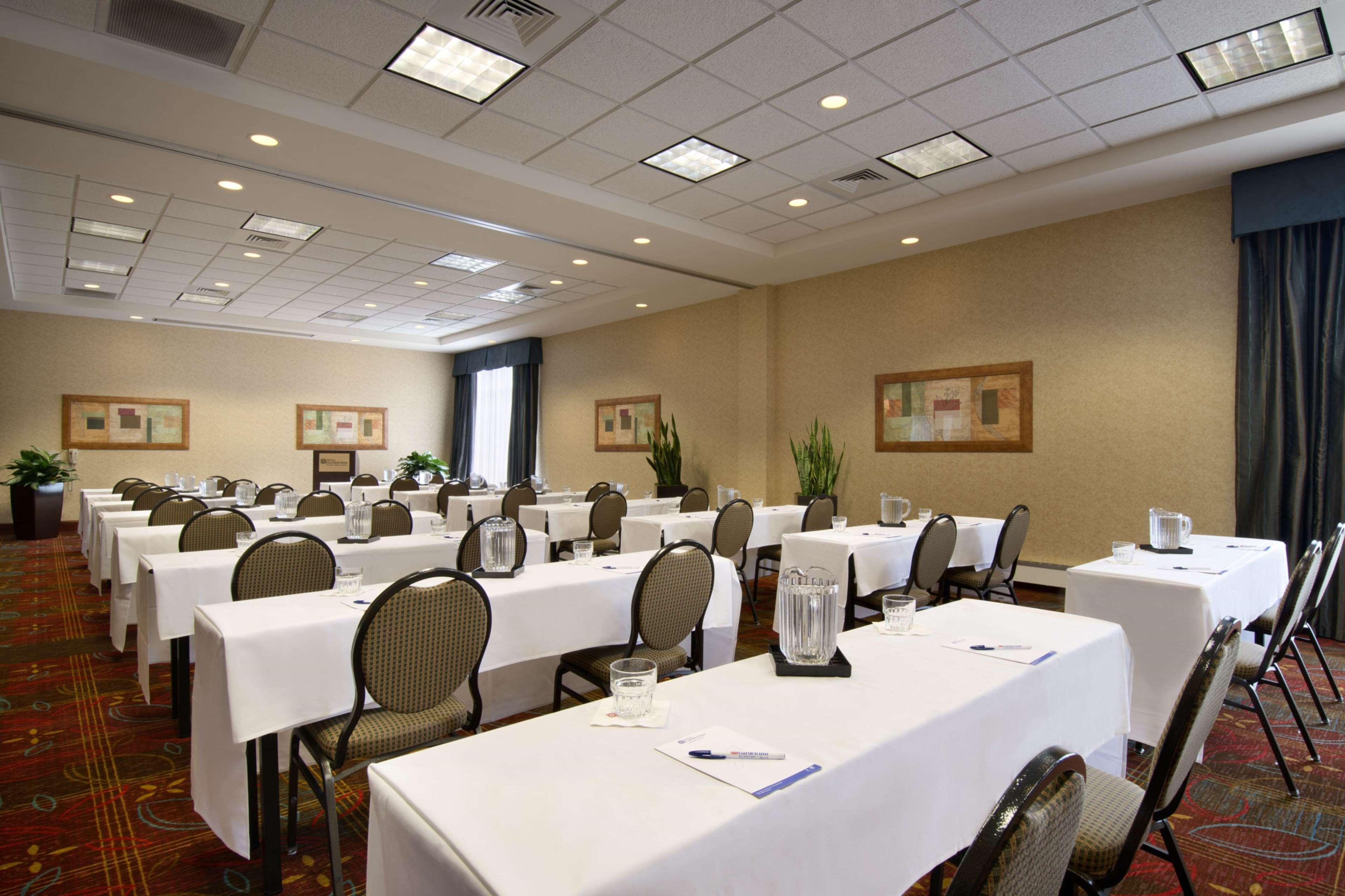 Hilton Garden Inn Chicago O'Hare Airport Des Plaines Exterior photo