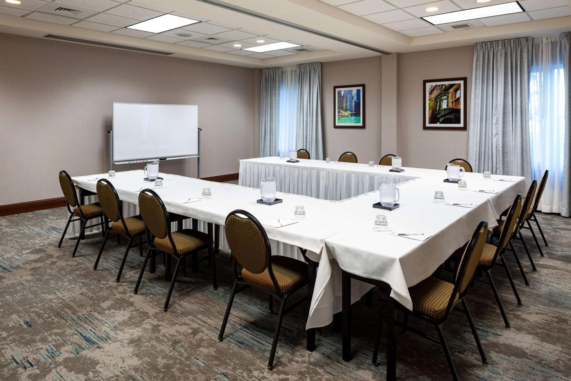 Hilton Garden Inn Chicago O'Hare Airport Des Plaines Exterior photo